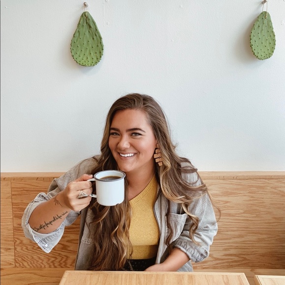 Meet your Posher, Sierra - Picture 4 of 4